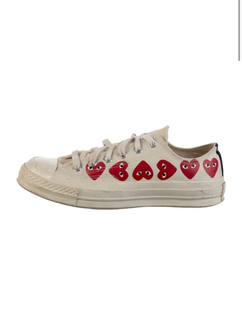 Comme des Garçons PLAY Cream Canvas Low-Top Sneakers with Red Heart Row